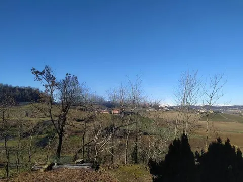 Casa à venda em Moncalvo independente de 90 m², província de Asti