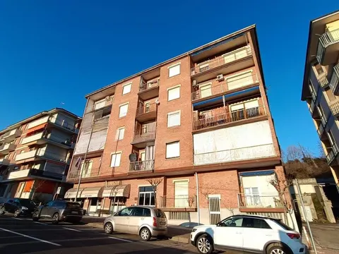 Apartamento de 60 m² com 1 cômodo e elevador em Moncalvo, Asti