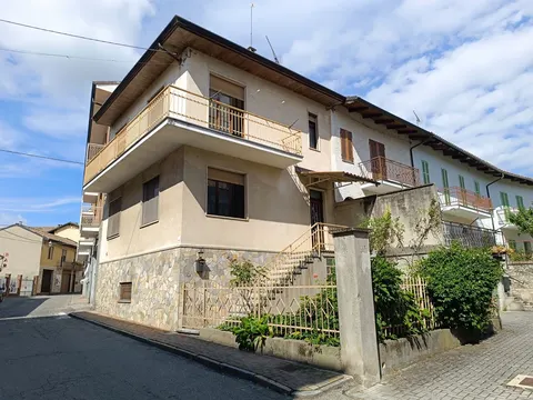Casa geminada com jardim no centro de Murisengo Monferrato