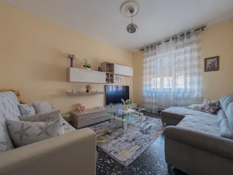 Apartamento de 84 m² com varandas no 4º andar em Asti