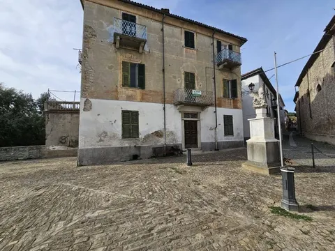 Casa histórica de 140 m² com detalhes de época no centro de Bistagno