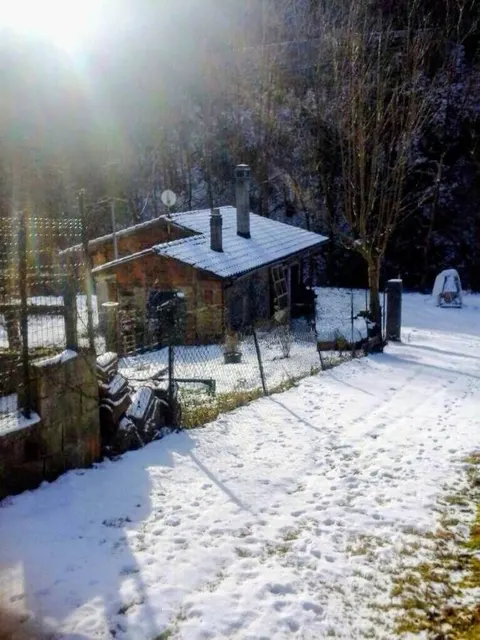 Casa à venda em Camandona, independente de 48 m² com lareira