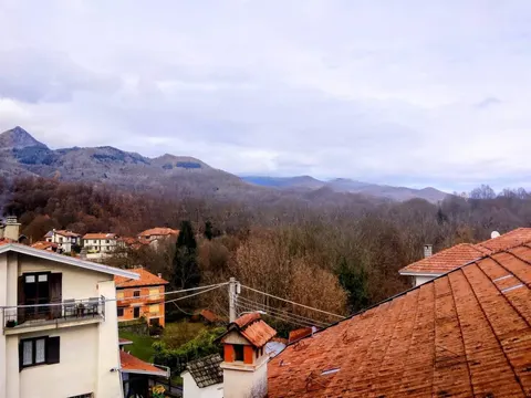 Casa à venda em Pray, Biella, 90 m² com 2 cômodos e varandas