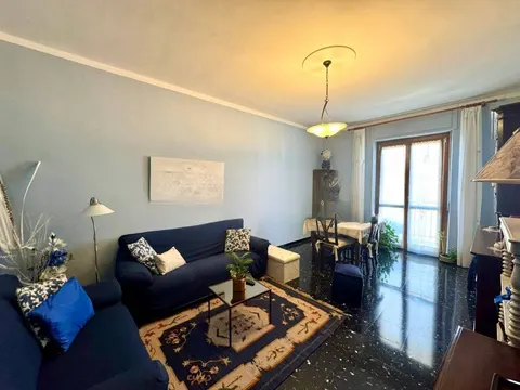 Apartamento de 109 m² com 2 cômodos e varanda em Acqui Terme
