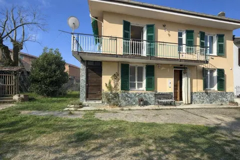 Casa independente de 110 m² com pátio e varanda em Montaldo Bormida
