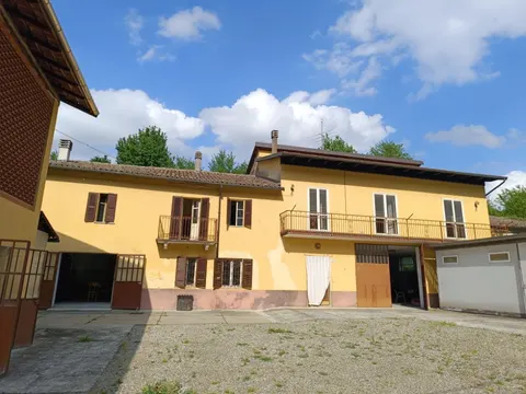 Casa de campo independente com 310 m² e terreno em Castelletto Merli