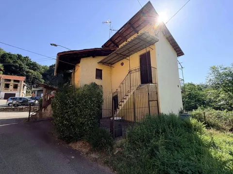 Casa à venda em Valdilana, independente de 88 m² com 2 cômodos, Biella