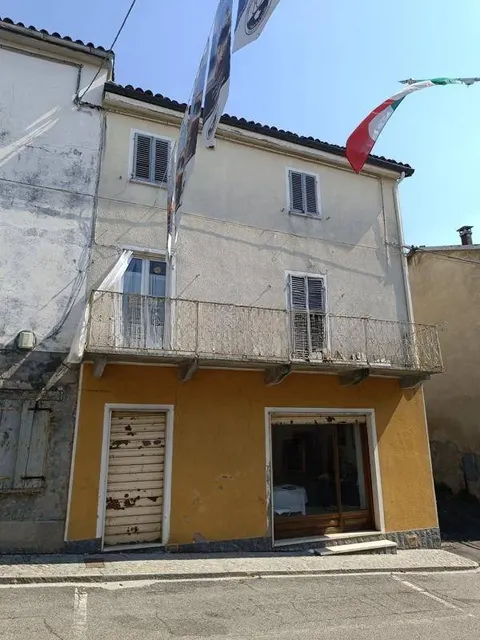 Casa à venda em vila de 160 m² com pátio em Murisengo Monferrato