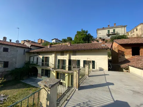 Casa à venda em Castagnole Monferrato com 231 m² e jardim privativo