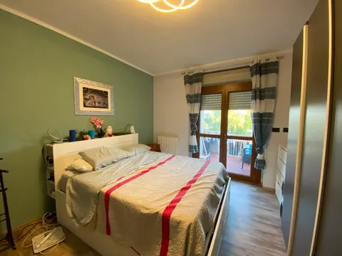 Apartamento duplex de 108 m² renovado em Asti com garagem e adega