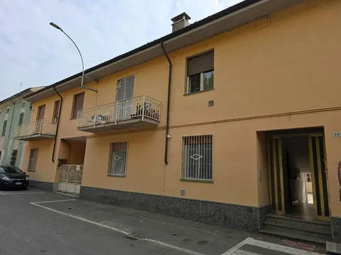 Apartamento de 96 m² com 2 quartos em Breme, Pavia