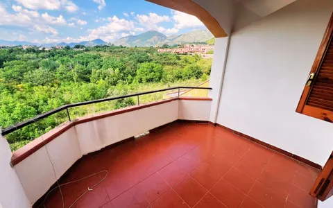 Apartamento de 1 quarto com varanda e garagem em Scalea