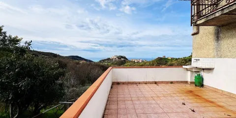 Apartamento de 50 m² com terraço panorâmico em Belvedere Marittimo