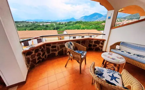 Apartamento de 47 m² com terraço e vista para o mar em Scalea