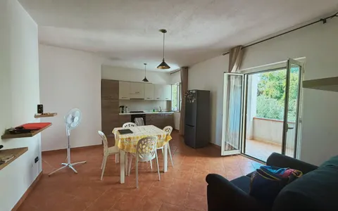 Apartamento de 2 quartos com terraço panorâmico em Belvedere Marittimo