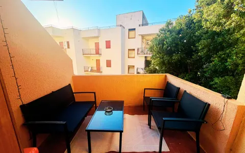 Apartamento de 2 quartos com terraço e garagem em Scalea