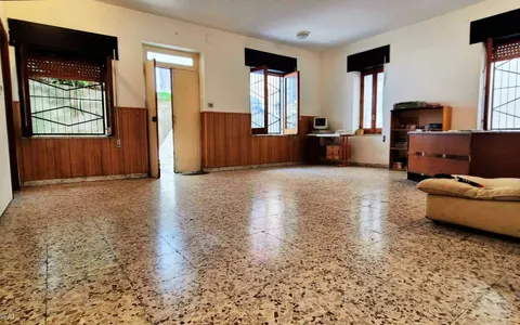 Apartamento open space de 110 m² no centro de Cetraro