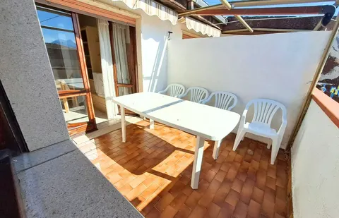 Apartamento com terraço a 450 metros da praia em Scalea