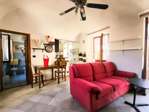 Apartamento de 77 m² no centro histórico de Visone, Piemonte