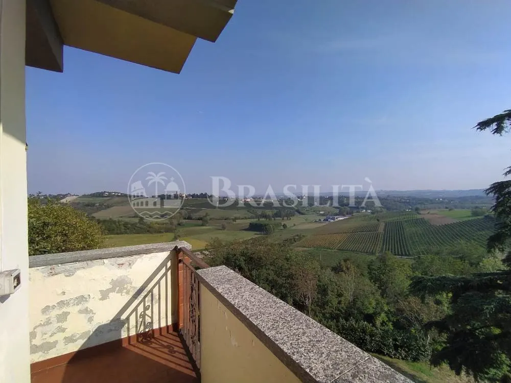 Apartamento de 104 m² com varanda panorâmica e elevador em Cella Monte - Foto 1