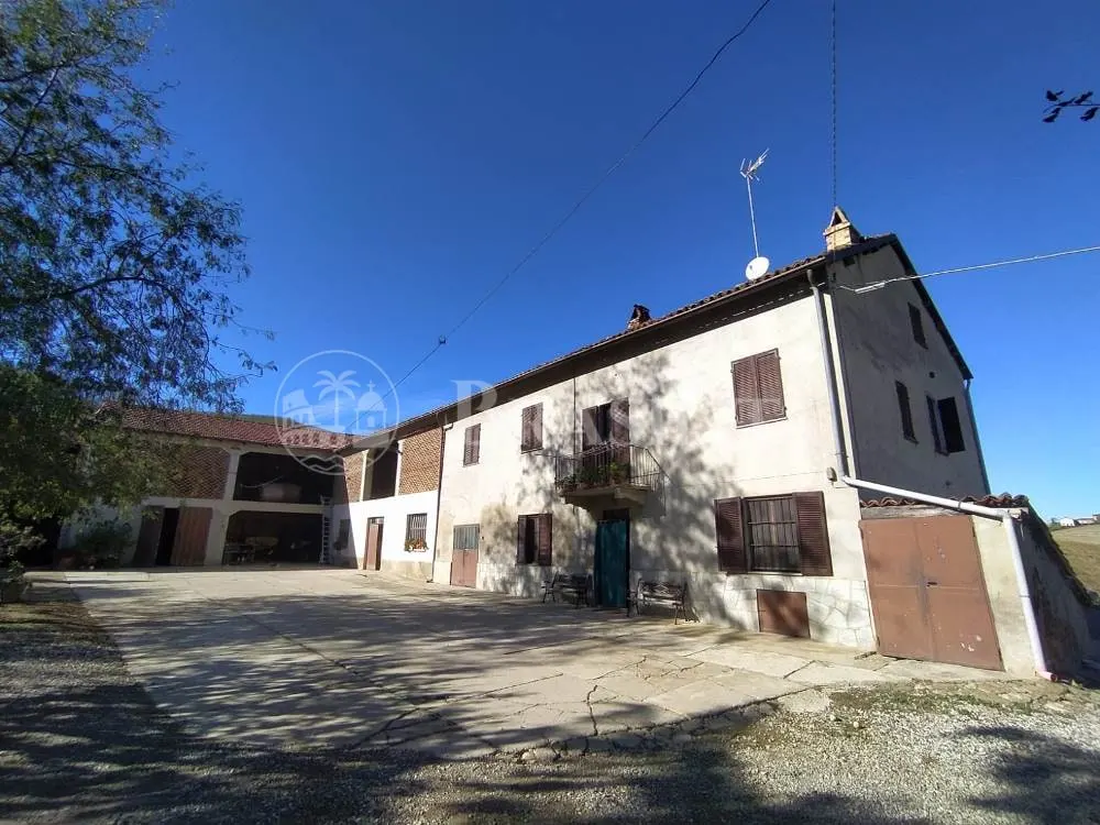 Cascina piemontesa com 1 hectare de terreno em Penango, Asti - Foto 1