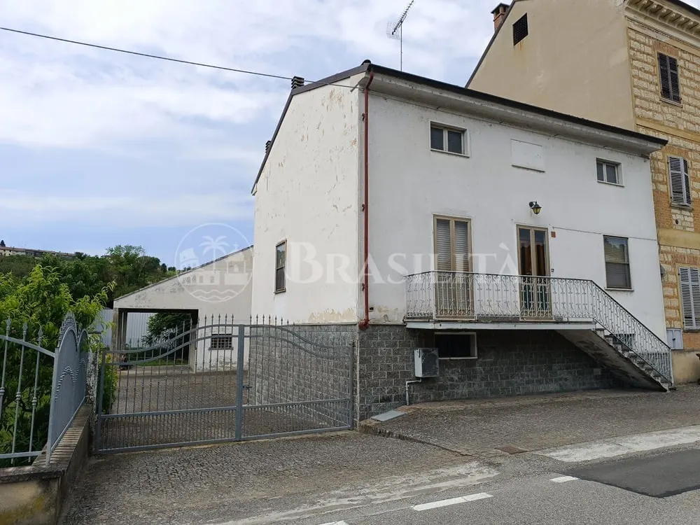 Casa independente de 140 m² com pátio privativo e anexo em Ottiglio - Foto 1