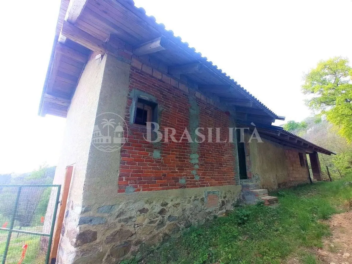 Baita rústica com vasto terreno florestal em Zumaglia, Biella - Foto 1