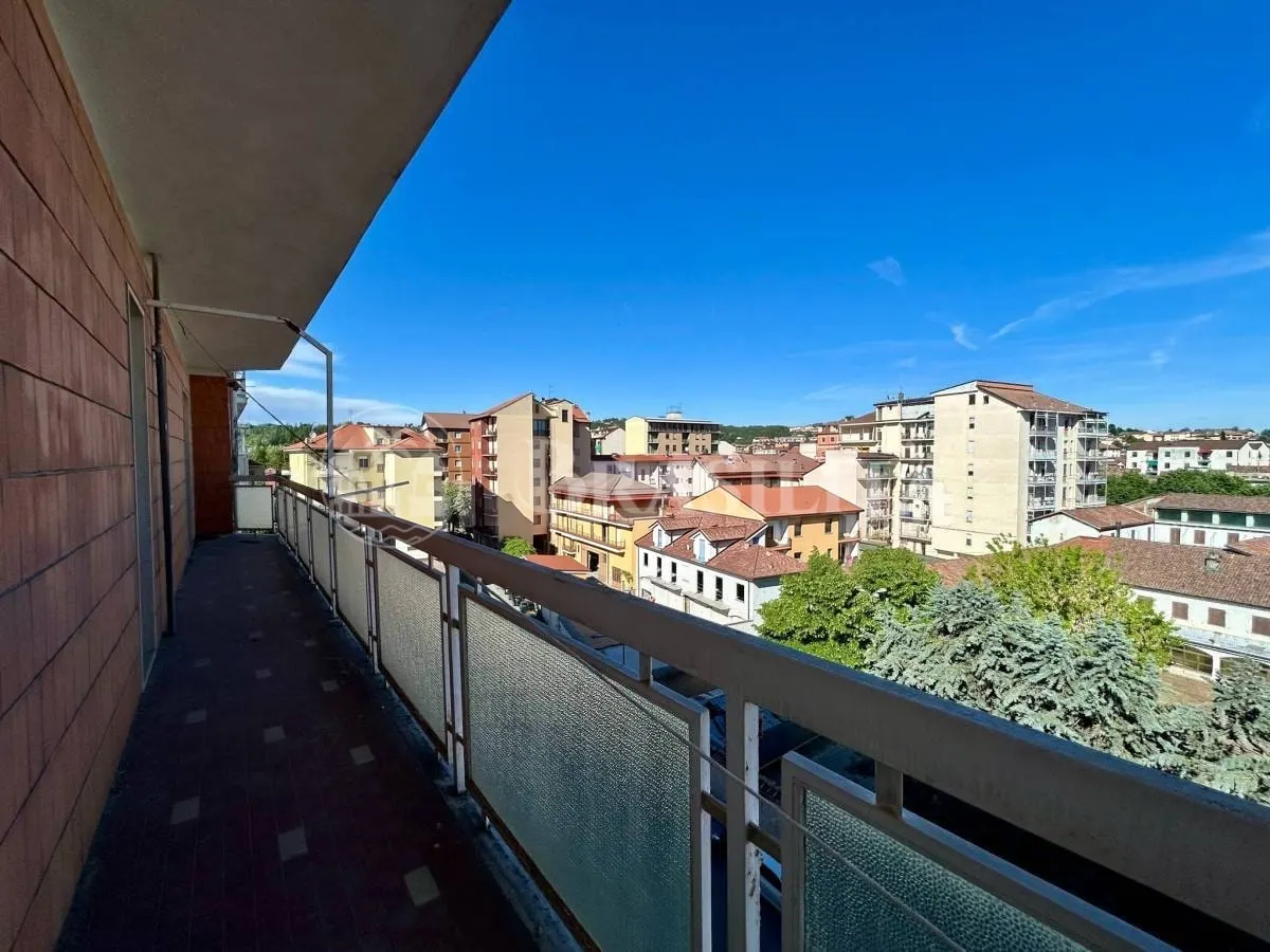 Apartamento de 61 m² com ampla varanda em Acqui Terme - Foto 1