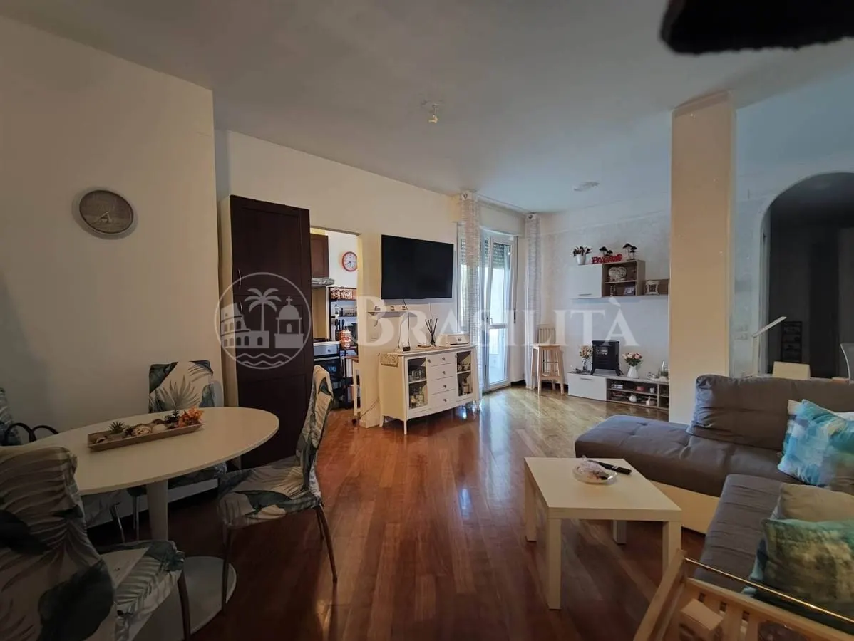 Apartamento de 76 m² com 1 quarto no centro de Biella - Foto 1