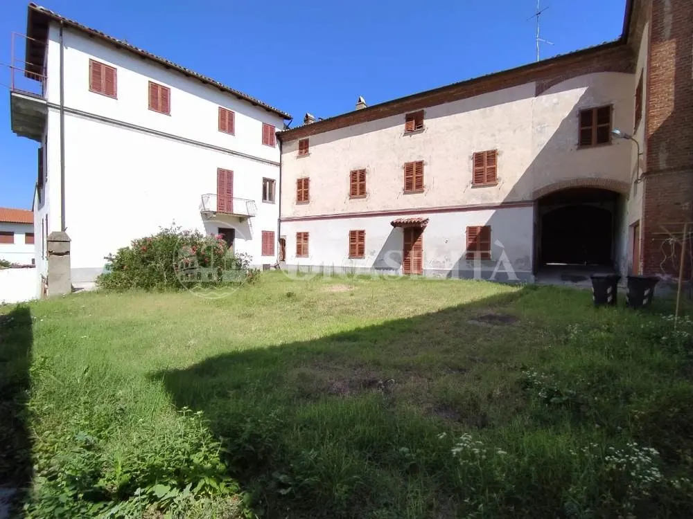 Complexo com 7 apartamentos e terreno em Serralunga di Crea - Foto 1