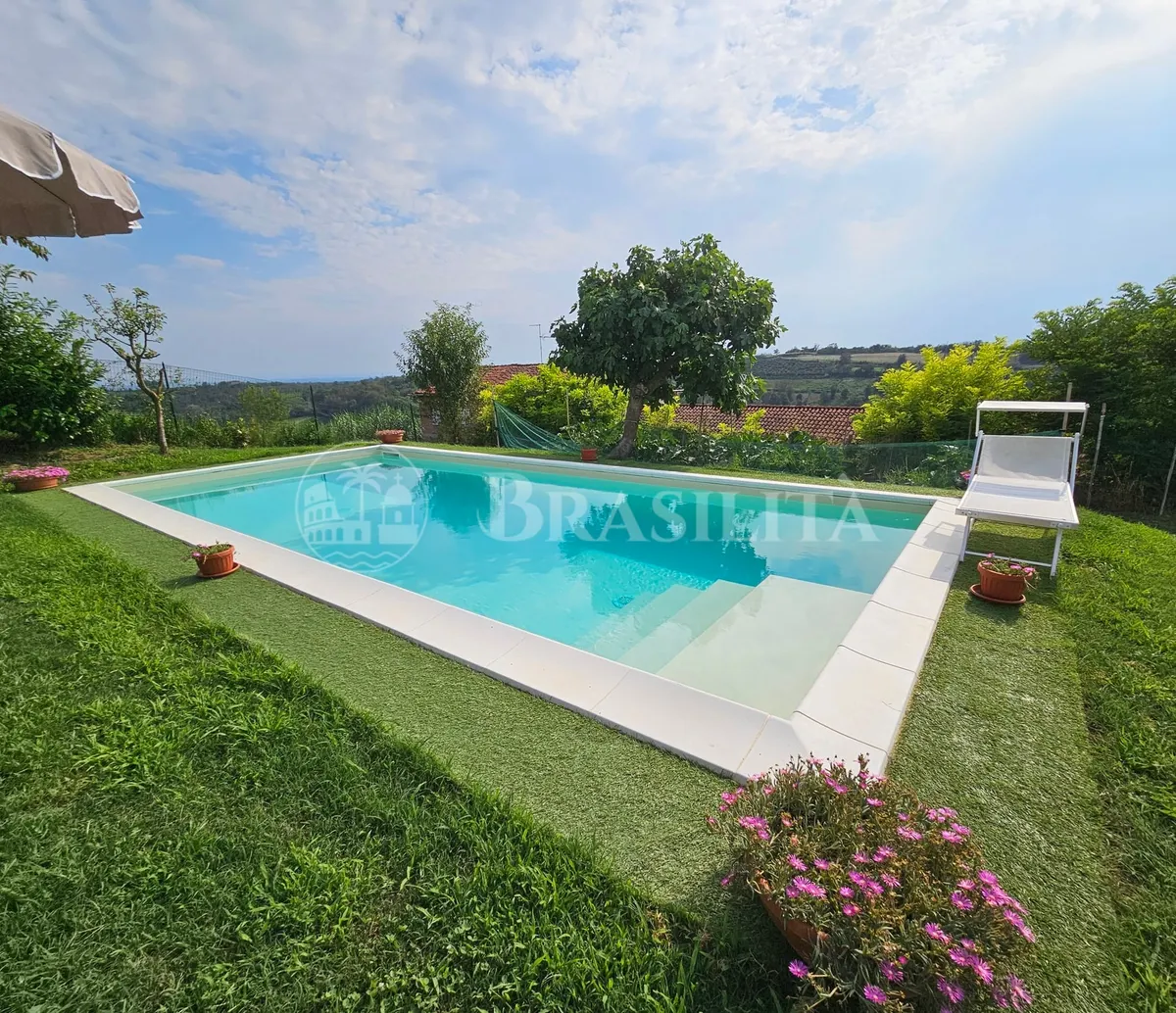 Casale típico do Monferrato com piscina - Foto 1