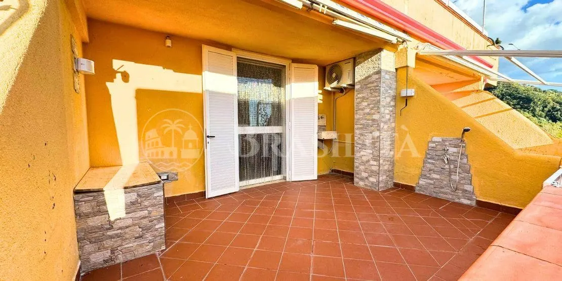 Apartamento reformado com amplo terraço em Belvedere Marittimo - Foto 1
