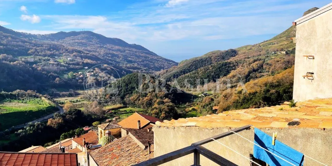 Apartamento reformado de 2 quartos com terraço panorâmico em Sangineto - Foto 1