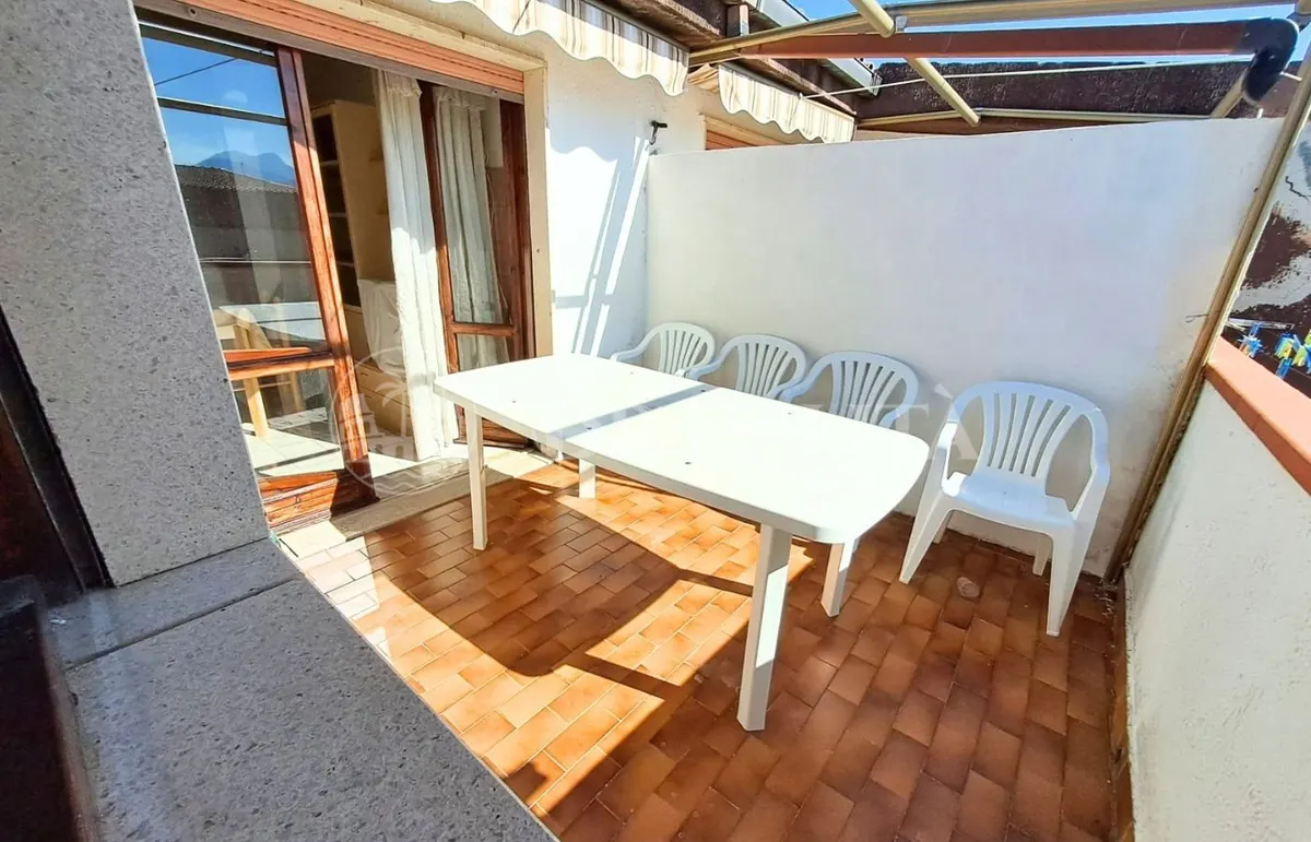 Apartamento com terraço a 450 metros da praia em Scalea - Foto 1