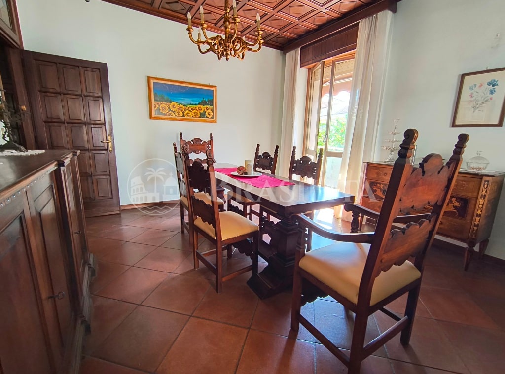 Apartamento amplo com 5 cômodos à venda em Nizza Monferrato - Foto 1