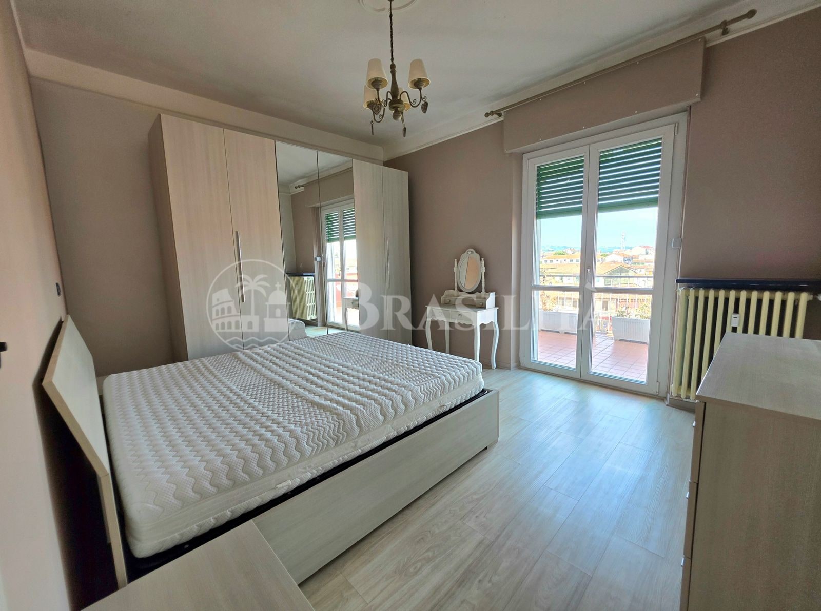 Cobertura reformada com terraço panorâmico – Casale Monferrato - Foto 1