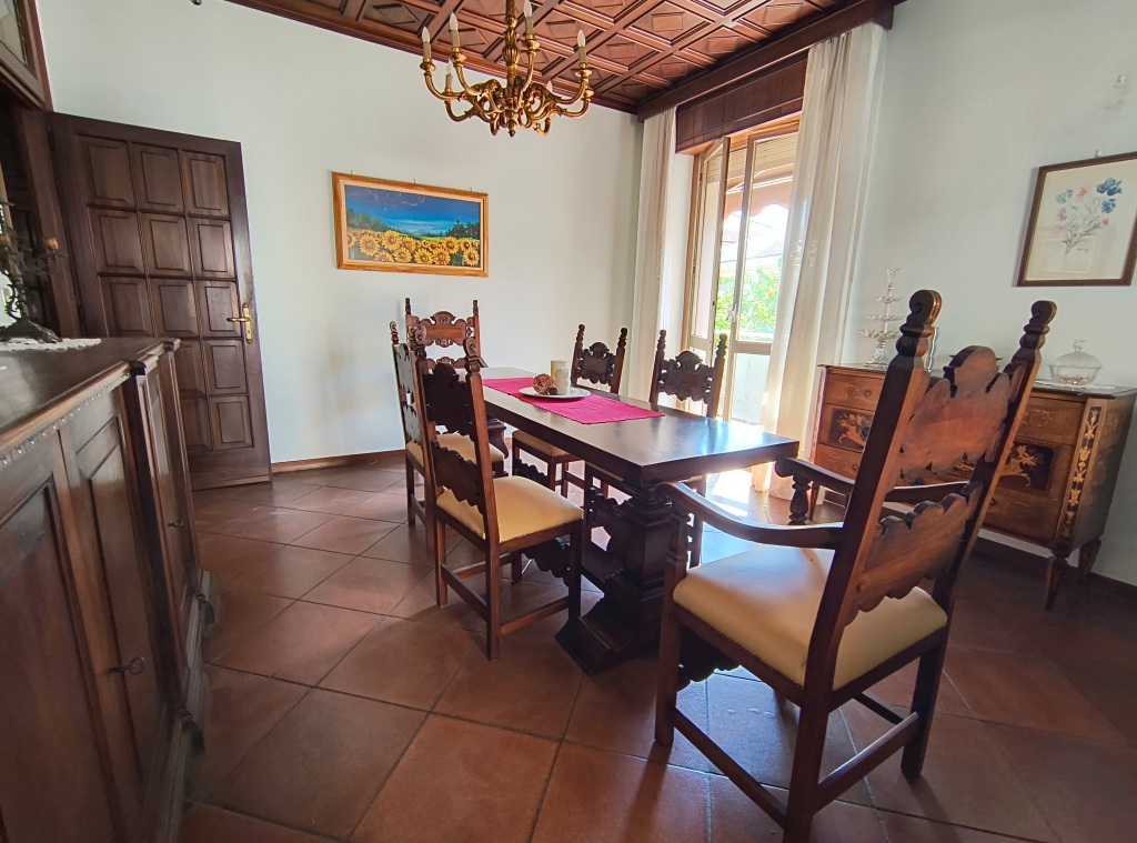 Apartamento amplo com 5 cômodos à venda em Nizza Monferrato - Foto 1